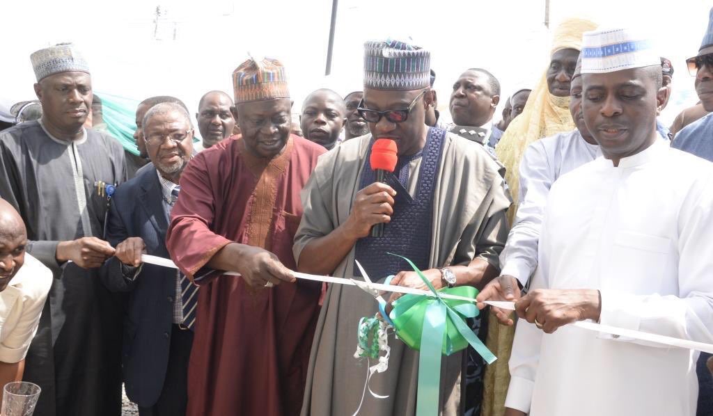GovernorAtunwa's tweet photo. @Atunwa_1: Earlier today, I joined His Excellency Governor @AbdulfataAhmed as he commissioned the Ilorin Metropolis Water Distribution Network, to provide #water to 48,000 homes in the metropolis.
#Kwara1st #MarketKwara #ForwardEver #DevelopKwara #Atunwa2019 #IncomingGovernor https://t.co/9fhAtXewGe