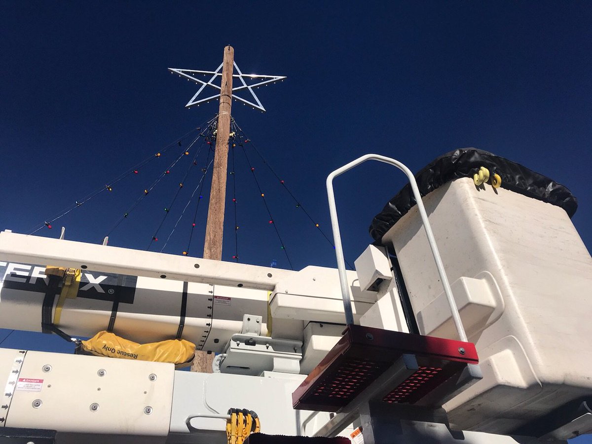 apsFYI's tweet photo. Each year, APS employees partner with the City of Williams and the Lions Club to light up the mountainside tree and star. Here are our crews replacing bulbs to ensure all is merry and bright for Saturday night’s tree lighting. https://t.co/DtFxSsBOEx 
@VisitWilliams https://t.co/KWu6pzrLBx