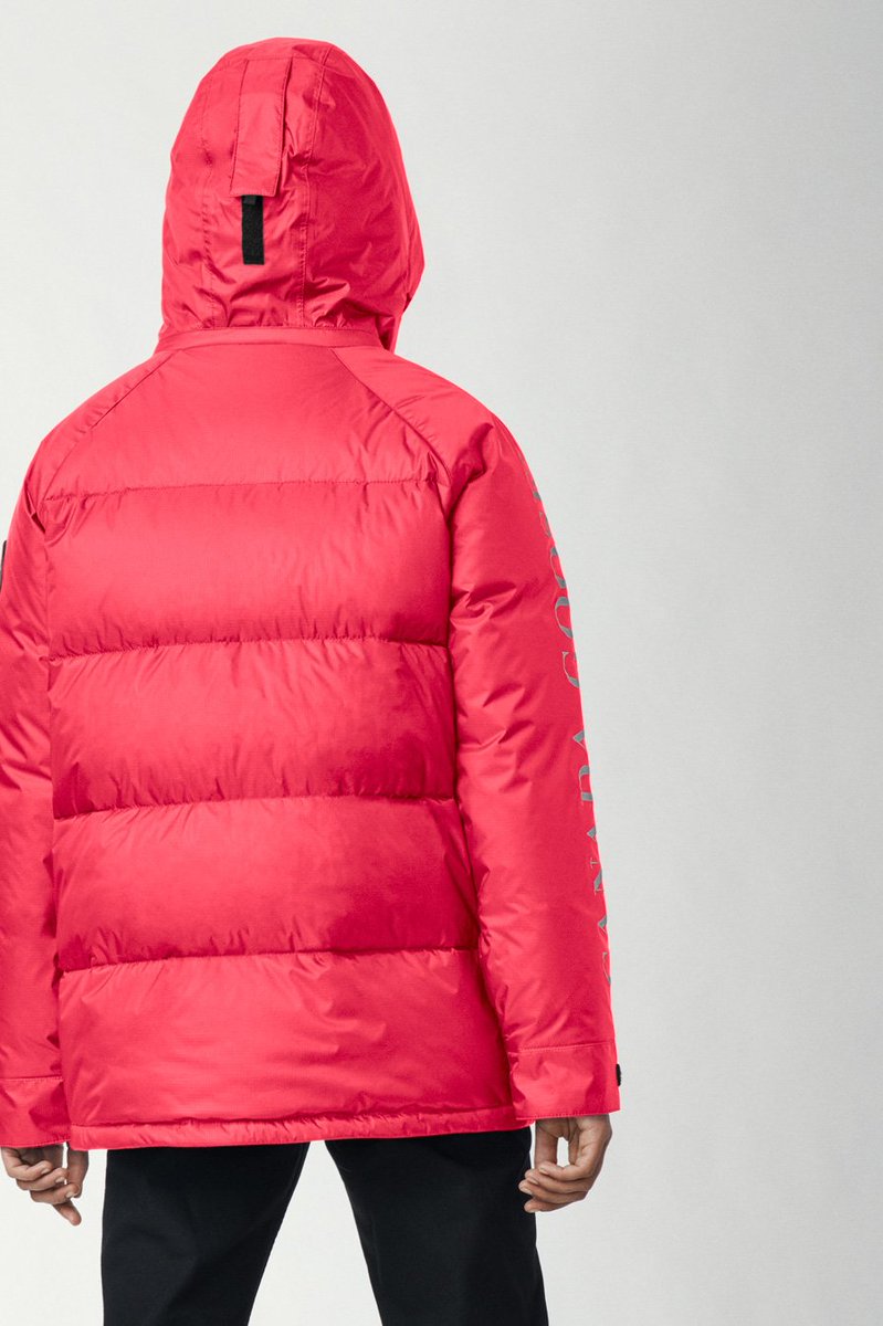 canadagoose's tweet photo. The Approach โ with a two-way adjustable hood, reflective Canada Goose wordmark and TEI 3 to keep you warm in 7 eye-popping colours #Approach18
COLOUR UP with the Approach โ available now: https://t.co/EX4LDoYHAV https://t.co/eL350eHrj4