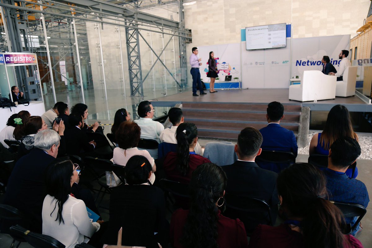 ANUT_Mx's tweet photo. En el Pitch, dentro de #Conies2018, seis equipos presentan sus proyectos a asesores académicos como si lo hicieran ante inversionistas, quienes cuestionan y evalúan los proyectos de cada uno de los participantes. https://t.co/kpSjbUGKXZ