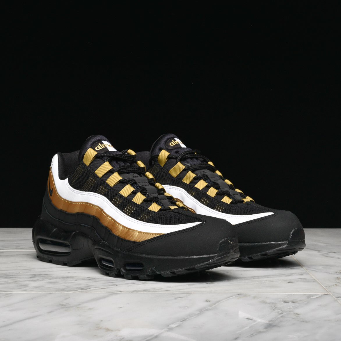 air max 95 og black metallic gold