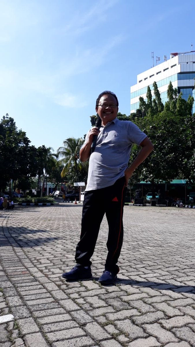ayutri's tweet photo. Leader’s Talk Values dng tema “agile way of working”, tdk lupa kami pun memberikan apresiasi kpd pahlawan telkom witel tangerang yg berasal dr CSR Plasa dan Teknisi Ggn &amp; tak terlewat pemberian hadiah pemenang DigiQuiz dan lomba foto hari pahlawan #livingthetelkomwaytangerang https://t.co/6WlxxYkCPs
