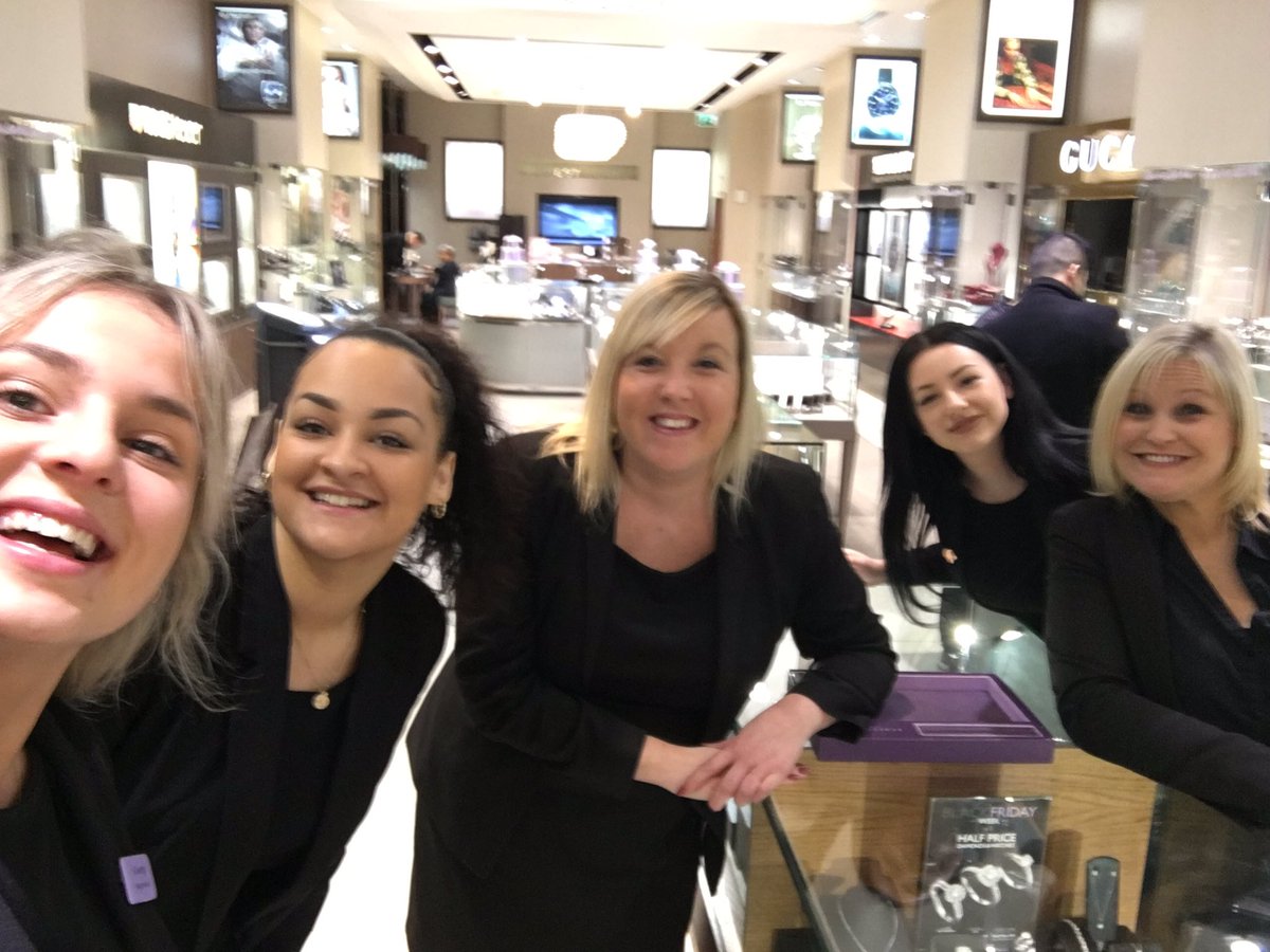fairyclairey123's tweet photo. Bullring were feeling it and ready to roll for #BLACKFRIDAY!! #winningmindsets #letsdothis @_SmithSean @GreenwoodRobin @GreatbatchKaren https://t.co/s3Y36n9j5Z