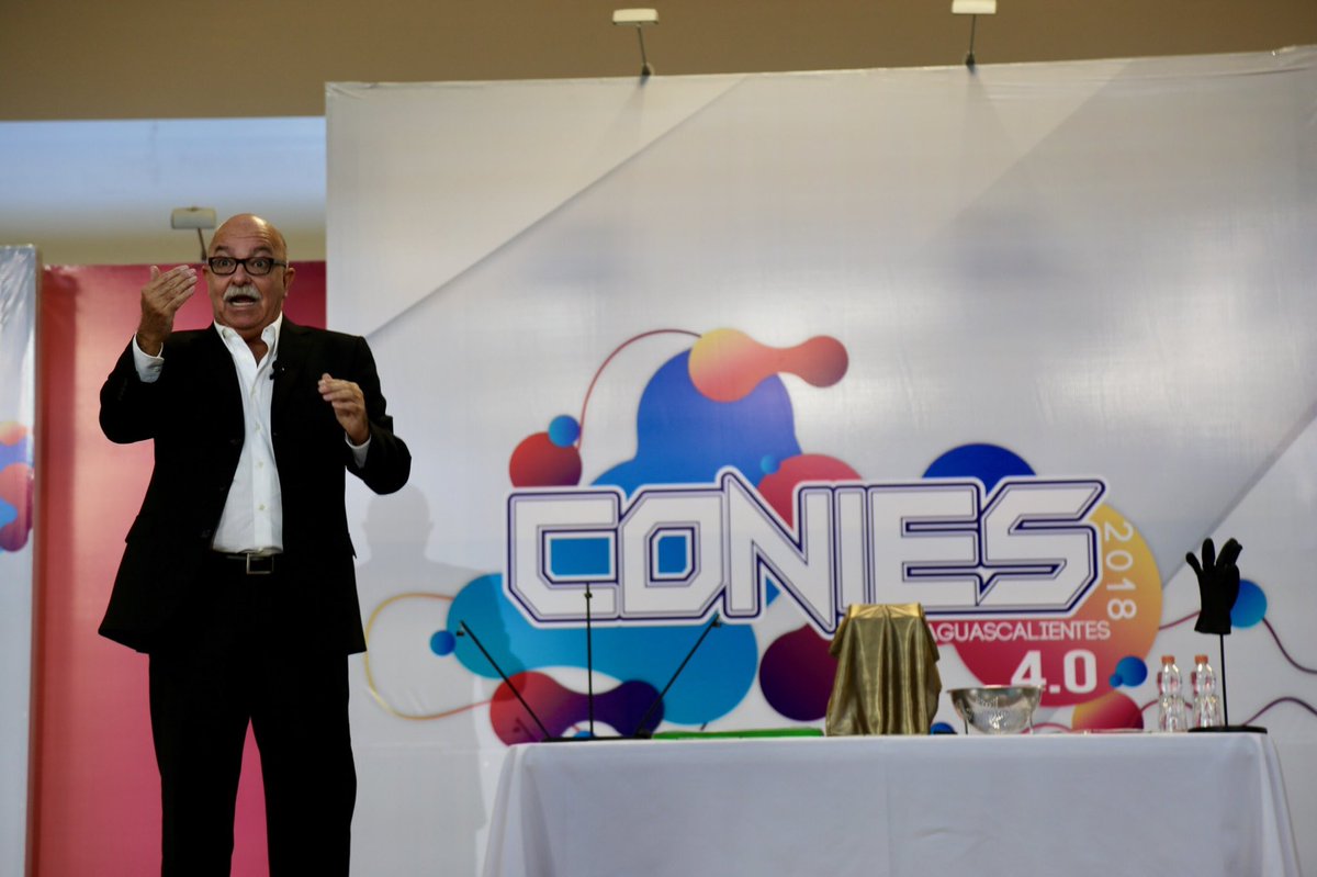 ANUT_Mx's tweet photo. El comediante y comunicador Andrés Bustamante “El Güiri Güiri”, presenta su conferencia magistral sobre creatividad, dentro del #Conies2018 que se lleva a cabo en Aguascalientes. https://t.co/CKry8JosO2