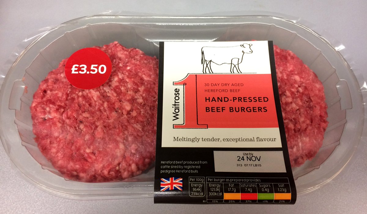 ScarlakensV's tweet photo. Petit tour curieux dans le rayon #viande de trois grandes surfaces britanniques (4/9). Des hachés innovants: pressé à la main (!) avec 30 jours de maturation, aux quatre poivres (10,68€/kg); et surtout épais! #innovation https://t.co/rWIR1h8awQ