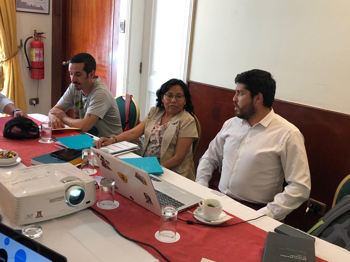 Culturas_Afta's tweet photo. Ahora / Coordinador de Fomento de @Culturas_Afta y equipo multidisciplinario integrado por @CNTVAntofagasta, #LiceoTécnico de #Antofagasta, y #RAWfilms se reúnen en Mesa de Trabajo para el desarrollo de proyecto e iniciativas con mirada regional territorial en Cultura https://t.co/SrJhZMC75n