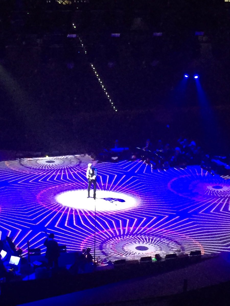 alemicheletti_'s tweet photo. #claudiobaglioni #palaalpitour #torino #alcentrotour https://t.co/Vy5uyq3aMt