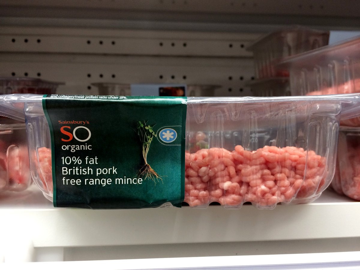 ScarlakensV's tweet photo. Petit tour curieux dans le rayon #viande de trois grandes surfaces britanniques (5/9). En matière de hachés, on en trouve pour tous les goûts: agneau, bœuf, veau ou porc. https://t.co/vOcdXKQ4yL