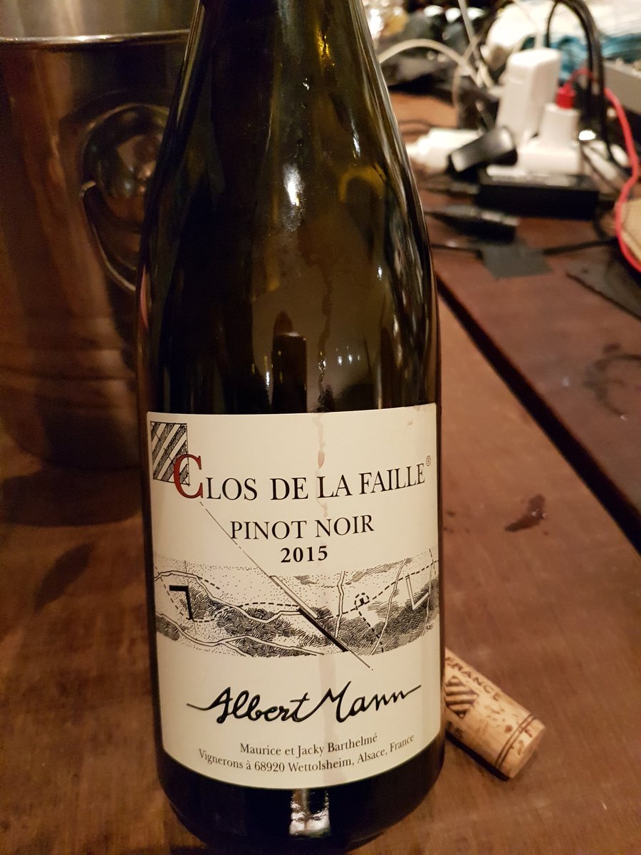 rcp_surlatable's tweet photo. Une belle sélection de bouteilles 
!  #vin #pinotnoir #Alsace https://t.co/oEvYqSwOzw
