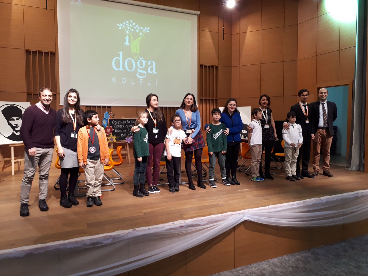 Öğretmenler Günü'ne özel, eğlenceli satranç gösterisi: öğrencilerimiz bu sefer öğretmenlerine karşı oynadı.