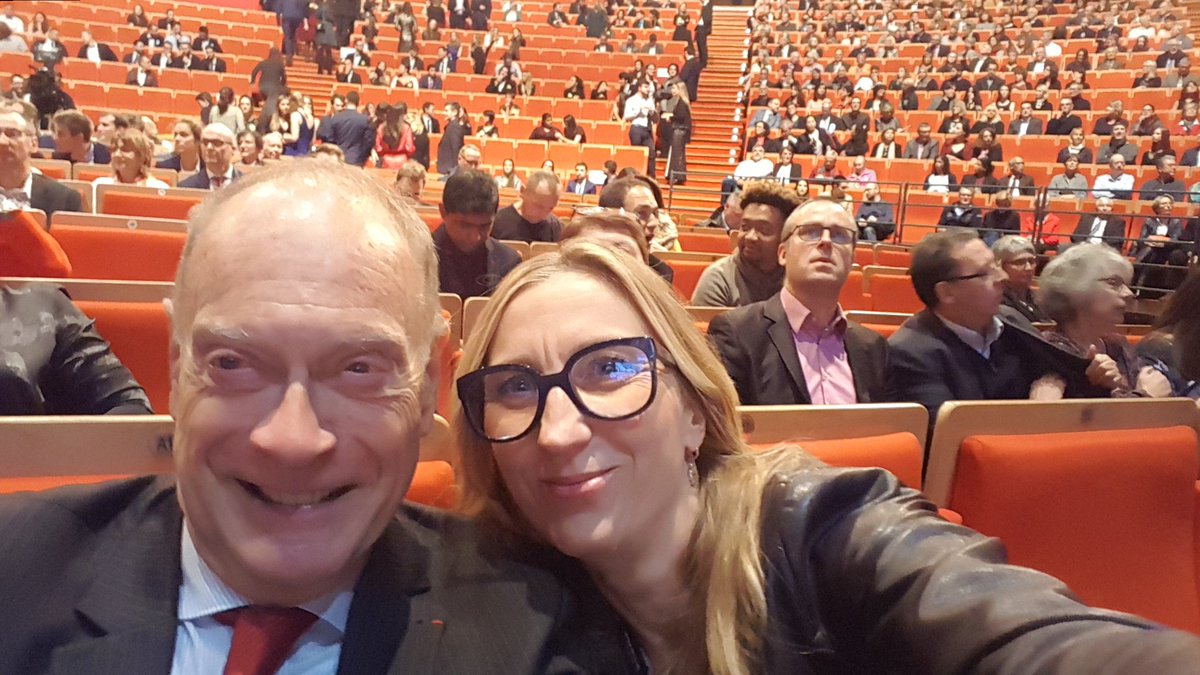 #RDDCPE très belle soirée de remise des 312 diplômes d'ingénieur. Émotion et fun au rendez-vous. Merci aux professeurs et aux parents et félicitations aux jeunes diplômés #fieredemonecole <a href="/CPELyon/">CPE Lyon</a> <a href="/jeanmounet/">Jean Mounet</a>