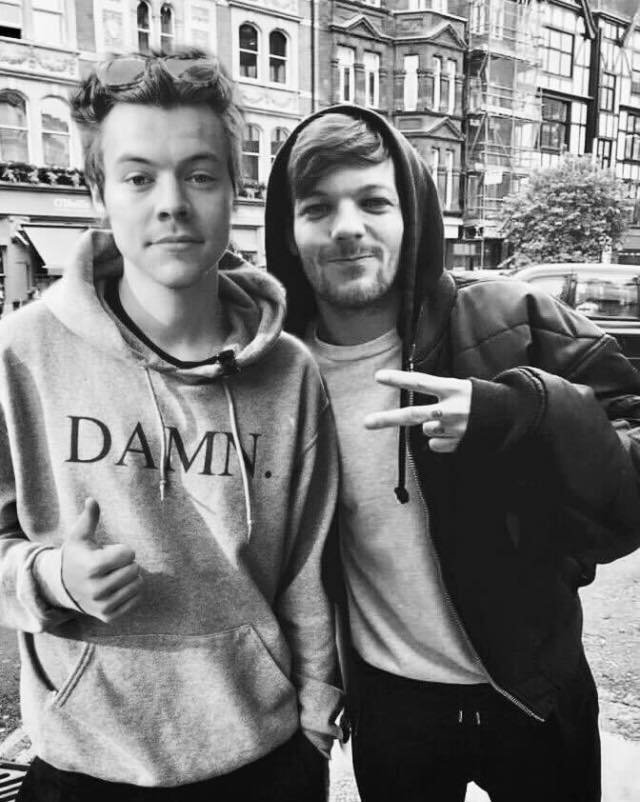 rainbowlarry_x's tweet photo. WHO wouldn't love them right https://t.co/JGE0ICWtUT