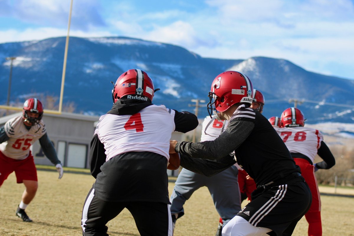 UIWFootball's tweet photo. Morning Practice: COMPLETE 🏈✓ #TheWord https://t.co/eJdRk6JXBc