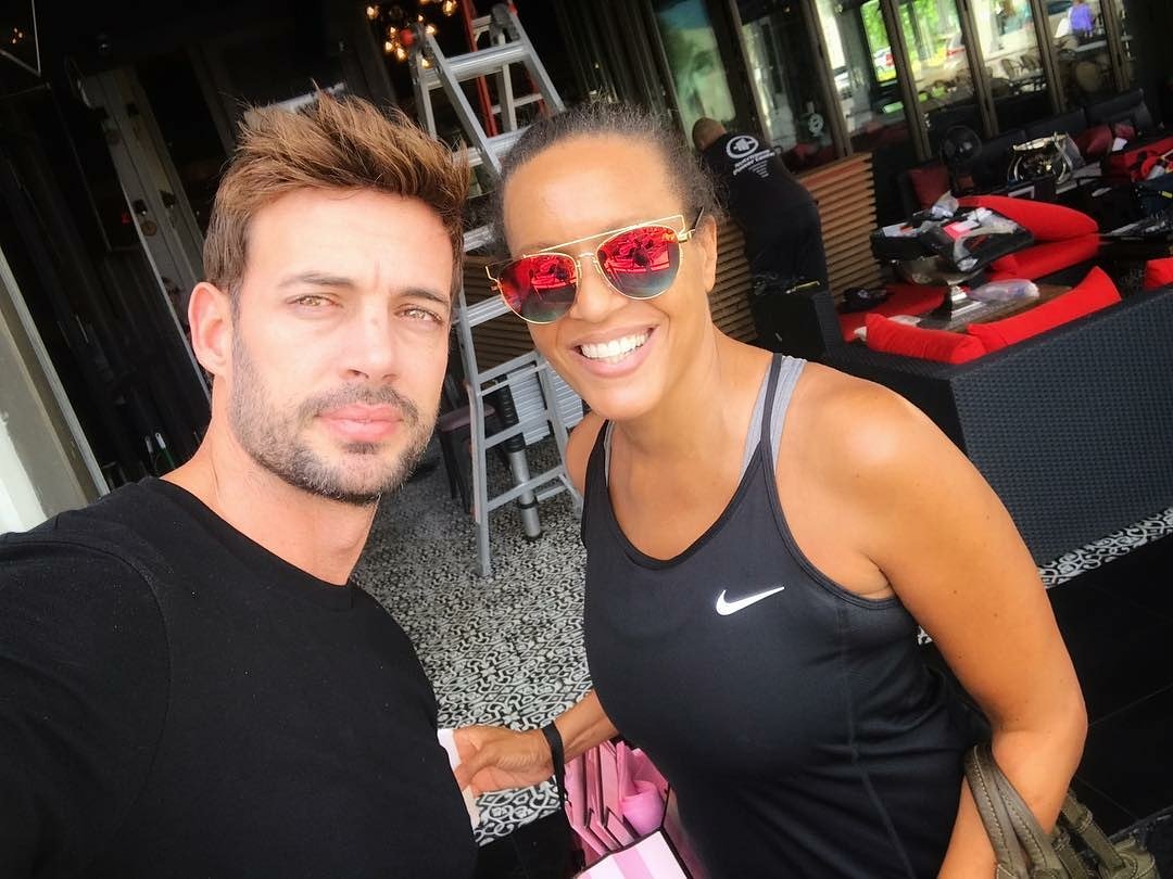 16mariarosa's tweet photo. from @petaptravels - Popped out (braved the crowds) to grab a cute PJ set at Victoria’s Secret and bumped into @willylevy29 building something fun in Broward county.
#staytuned #WilliamLevy #Goodenergy #smiles #openingnextweek https://t.co/4xNHKkbdeJ