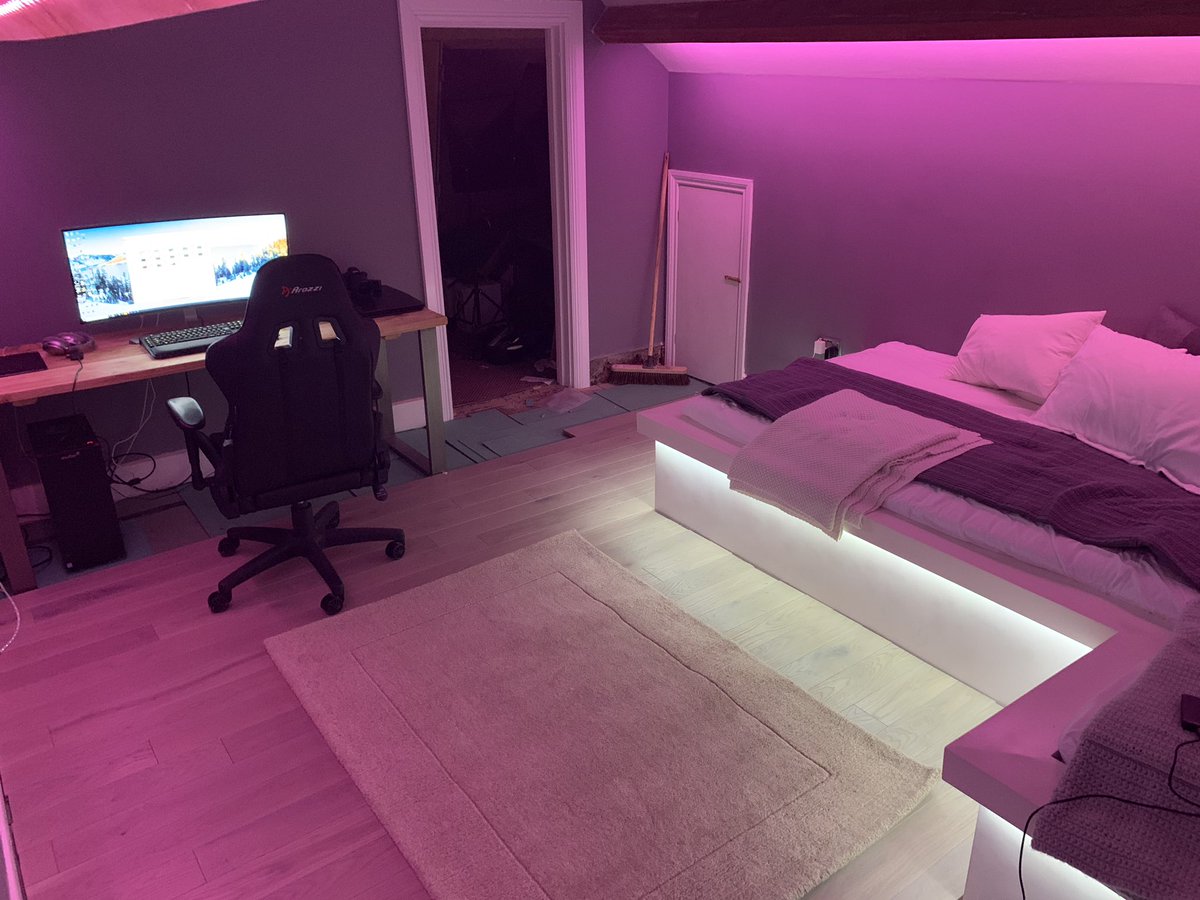 JaySwingler's tweet photo. ITS NEARLY THERE.. ANYONE WANNA COME ROUND? https://t.co/MTRCSYamQ8