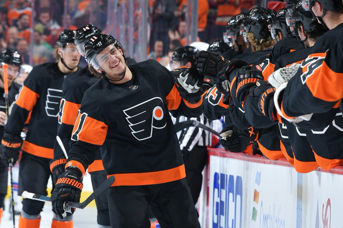 NHLFlyers's tweet photo. One 🚨,
One 🍎,
One 👊🏻! 

Travis Konecny completes the Gordie Howe Hat Trick! 

#NYRvsPHI | #LetsGoFlyers https://t.co/b0jPoOoW2c
