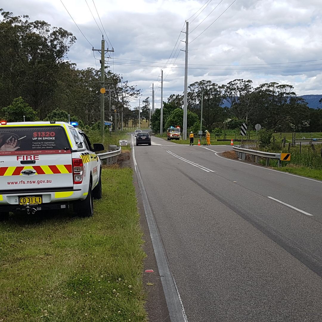 NSW RFS - ILLAWARRA/SUTHERLAND (@rfsillawarra) on Twitter photo RFS crews are on scene containing an oil spill at Sheaffes Rd Dapto. The road may be closed periodically due to operations. Remember to slow down to 40kph when passing an emergency vehicle with its ‘red and blue’ lights activated. @ShellharbourCC <a href="/nswpolice/">NSW Police Force</a> #NSWRFS RFS crews are on scene containing an oil spill at Sheaffes Rd Dapto. The road may be closed periodically due to operations. Remember to slow down to 40kph when passing an emergency vehicle with its ‘red and blue’ lights activated. @ShellharbourCC <a href="/nswpolice/">NSW Police Force</a> #NSWRFS
