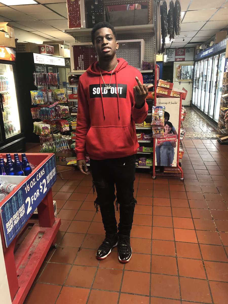 ke_flocka's tweet photo. Bankroll dirty but Iโm cleaner then some water ๐ฆ #LLCBB https://t.co/cnpZ7Bdke0