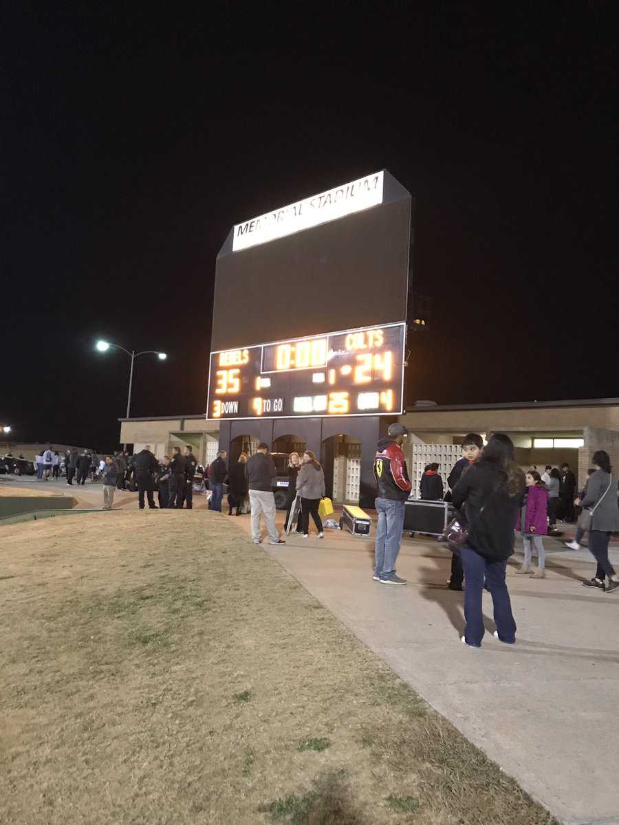 THS_FB's tweet photo. 35-24 Final!! Your Rebels knock off undefeated Arlington High to become Area Champs and claim another Gold Ball!! 3 down 3 to go!! On to the next one!! #RebelStrong #AmarilloProud #TheShow #GoldBalls https://t.co/0j6CBS4HXR