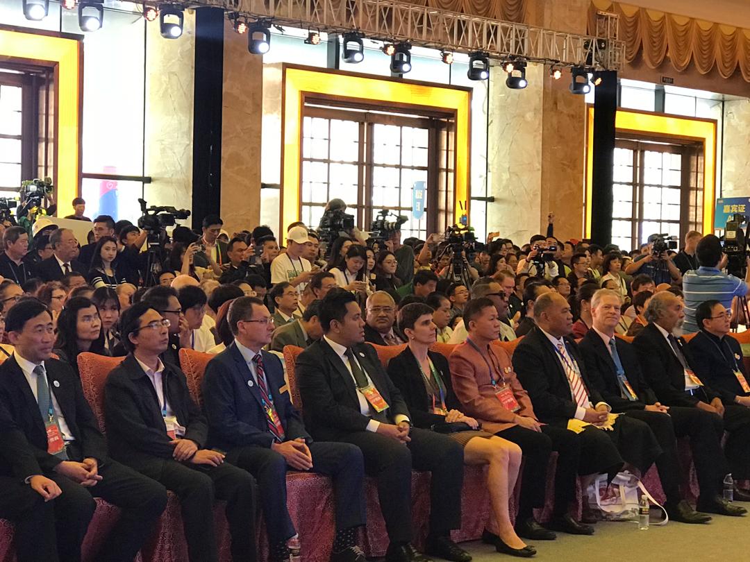 afifbahardin's tweet photo. Menerima jemputan Gabenor Hainan, SHEN XIAOMING untuk turut sama dalam Hainan International Tourism Island Carnival 2018. Sempat membincangkan beberapa perkara berkaitan pertanian dan pelancongan yang boleh dicapai antara Pulau Pinang dan Hainan.

#MajuBersama
#SeberangJaya https://t.co/O6pycVbkqj
