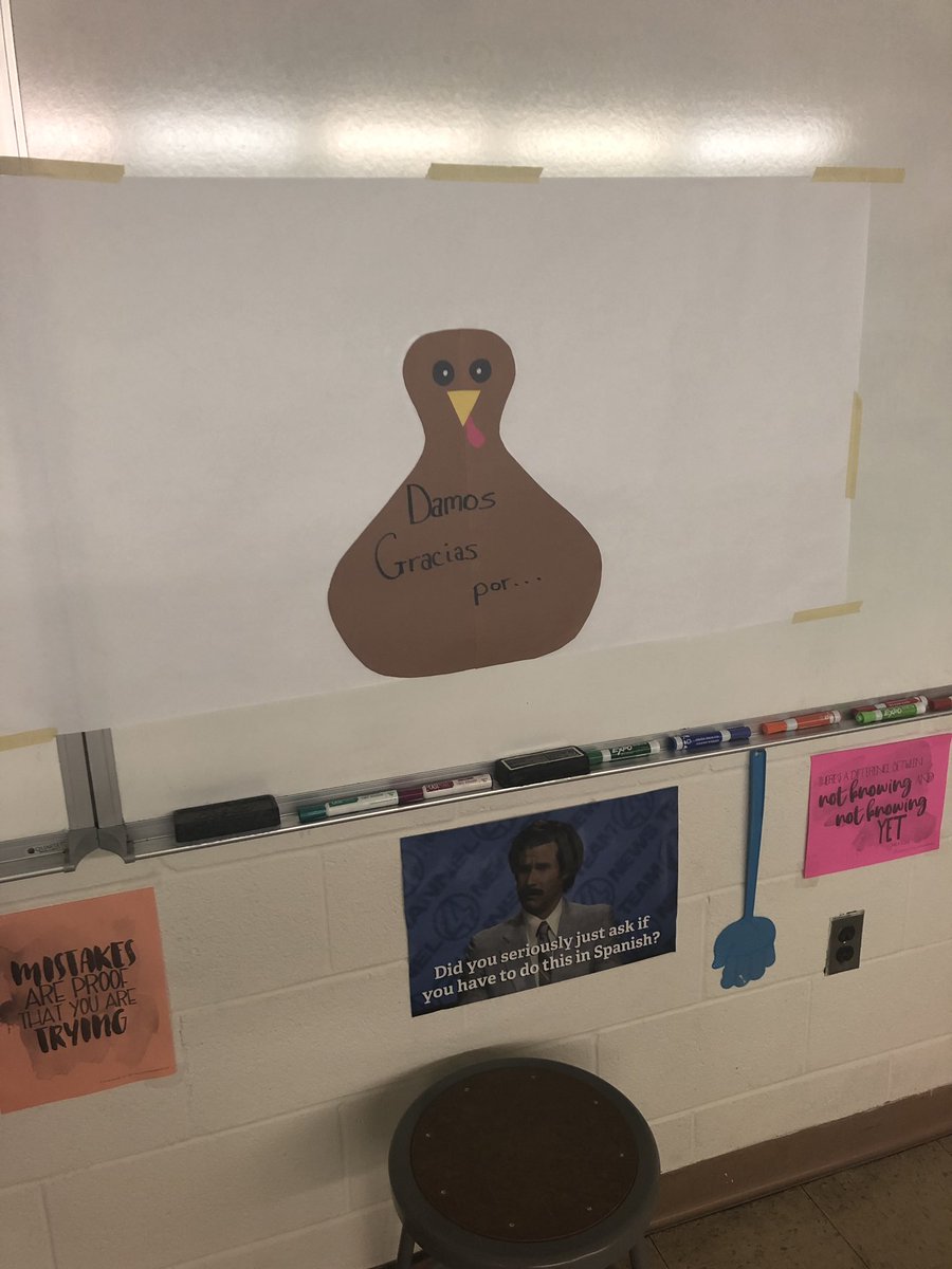 SRANOBLEMCHS's tweet photo. What my students are thankful for turned into Señor Goble’s feathers. #proudtobeaneagle #misclaseslocas #bestclassesever https://t.co/MczJCMTrKl