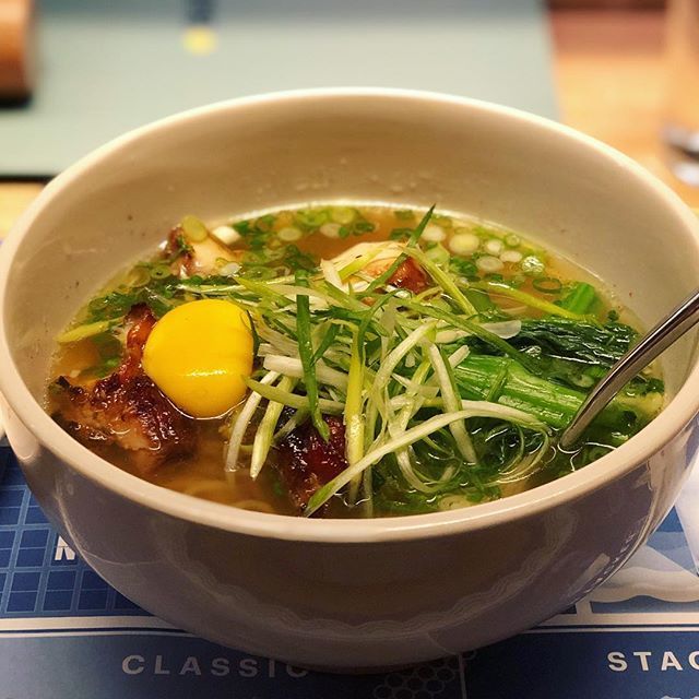 sharibayer's tweet photo. Flying solo @davidchang’s @momofukunoodlebar with Garlic Chicken Ramen. That spit-roasted chicken. #yum! Lovely hospitality. Welcome to the hood! #momofukunoodlebar #columbuscircle #solodining #chefscounter #ramen #noodlebar #spitroastedchicken #davidcha… https://t.co/0Faq7q5yC9 https://t.co/A97DjHpp6s