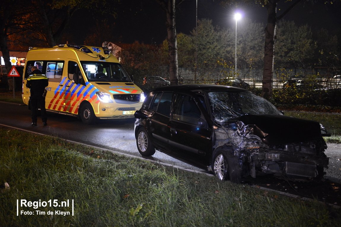 regio15's tweet photo. ONLINE: automobilist gewond bij eenzijdig ongeval op de #Poeldijkseweg #N464 in #DenHaag https://t.co/0OJMtIgylp https://t.co/gzMueYKU0m