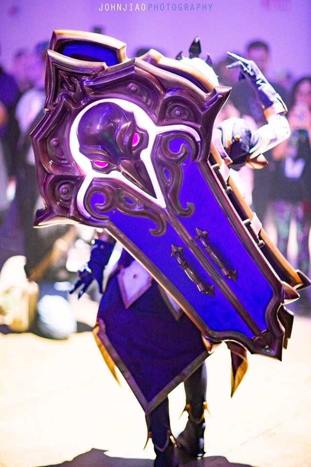 HenchStudios's tweet photo. Orphea, heir of the Raven Court // It was a huge honor to bring @blizzheroes' first unique character to life with the Heroes team at Blizzcon! @straywindcosplay was an absolute trooper all weekend and brought Orphea to life so well! Photos by @JohnJiao https://t.co/WcQ7WAMwlJ