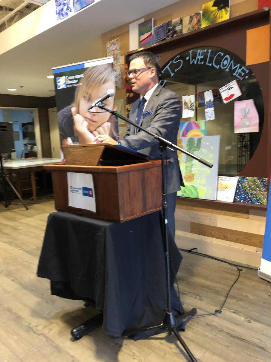 Helping our community move forward...Mike presenting BMO’s $1,000,000 donation to Covenant House.