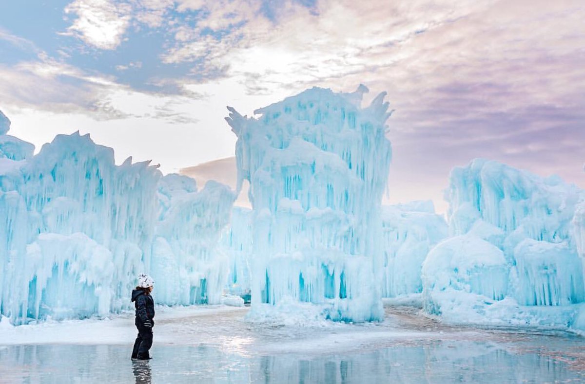 TrueNorthRocks's tweet image. Only about a month until we can head to Edmonton and visit these unreal ice castles again!! ❄️❄️❄️ #welovewinter 
📷: @treelinesphotography