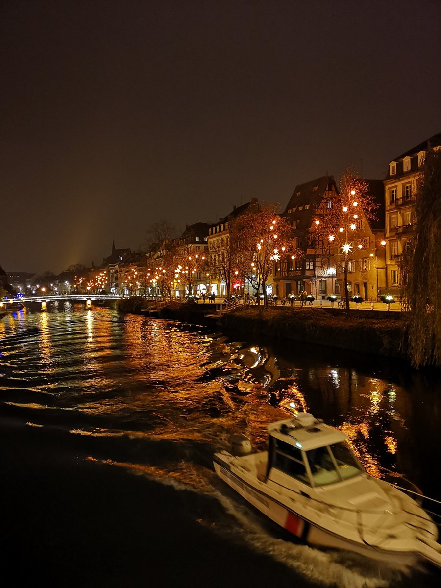 612Square's tweet photo. Mise en lumière de la ville et lancement des festivités de Noël aujourd'hui à #Strasbourg 🏙️✨😍🎁 @strasbourg https://t.co/zWg9JsWm7k
