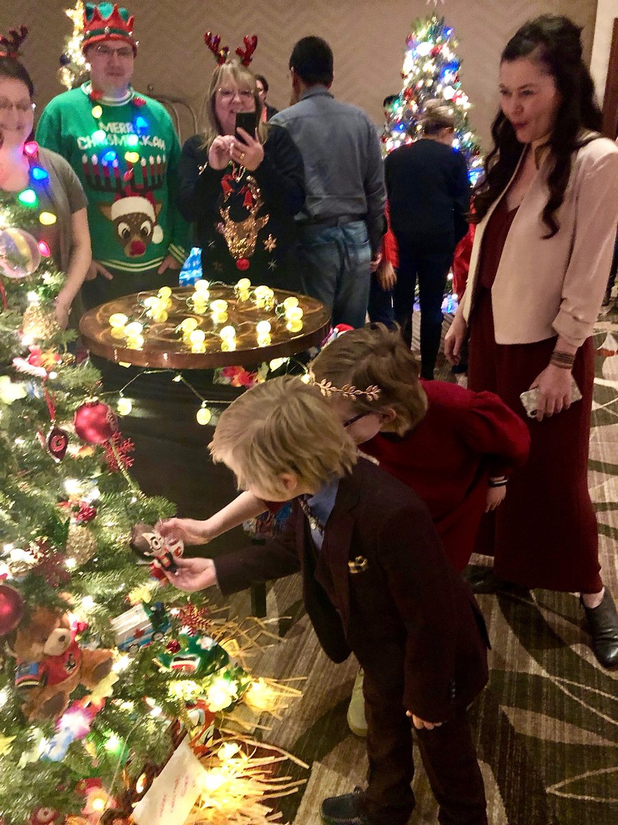 What a MAGICAL morning at the @Childrens_wish Trees of Joy celebration @SheratonCalgary. Many tears and hugs were shared by all, and Foster sure LOVED his @NHLFlames-Hawaiian-themed #Christmas tree and presents🎄 #WishesWorkWonders #FaceofCole