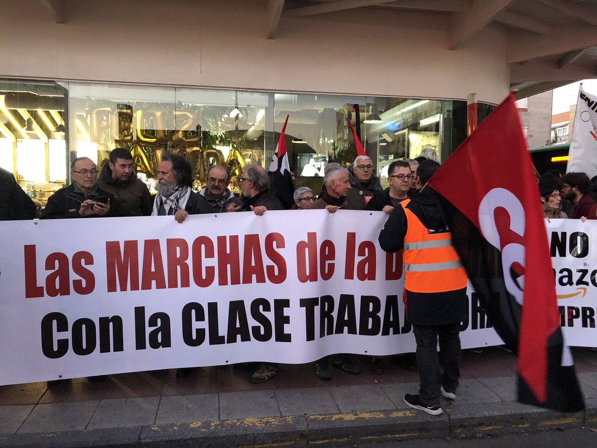 fjmanrique's tweet photo. Gran día de reivindicación hoy en #RodeaAmazon #huelgaAmazon LA LUCHA ES EL ÚNICO CAMINO @elpcm @elpce https://t.co/gL214n4Quk