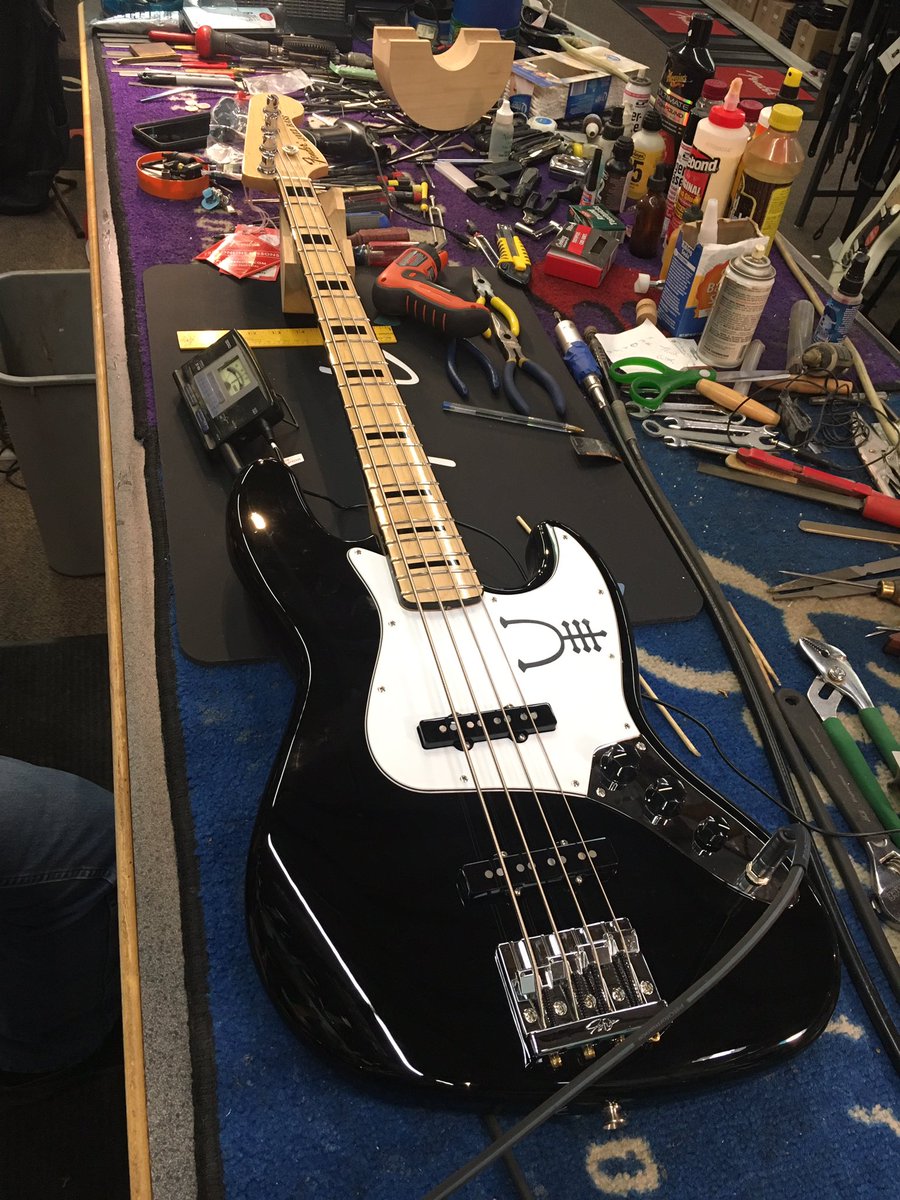 Rush74Kyle's tweet photo. Geddy at the Dr. for a Checkup, Gefilter change and a Colonoscopy! #slappindabass #geddyleejazzbass #jazzbass #fender @RushFamTourneys @vivien2112 #rush #gefilter https://t.co/q0HOC4MUOM