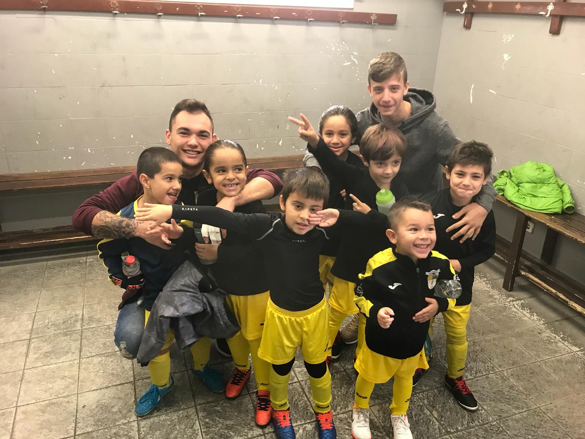 /BABY/

Nos habla el míster : " Primera y segunda parte igualadisima donde nos vamos 0-2 al descanso , en la tercera en un contragolpe nos meten el 1-2 y empiezan a apretar más entonces ahí nosotros en la cuarta parte les metimos 3 goles seguidos

#VamosSansa