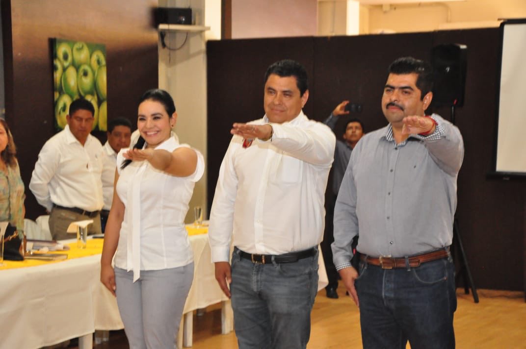 Felicito a mis amigos Antonio Gaspar Beltrán, alcalde de Chilpancingo, quien fue elegido por unanimidad como el nuevo coordinador de los presidentes municipales del PRD en el Estado #Guerrero