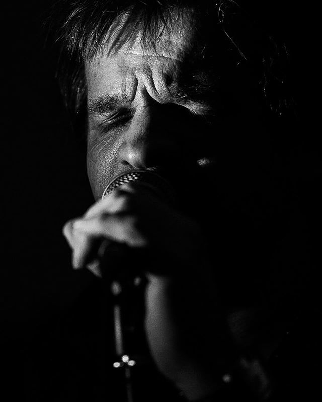 stuartwebster's tweet image. Free’s Co. at The Tipsy Pig, Romsey.  #freesco #free #badcompany #stevewebster #music #livemusic #portrait #musicphotography #band #thetipsypig #thetipsypigromsey #romsey #fridaynights #rock ift.tt/2AhjacO