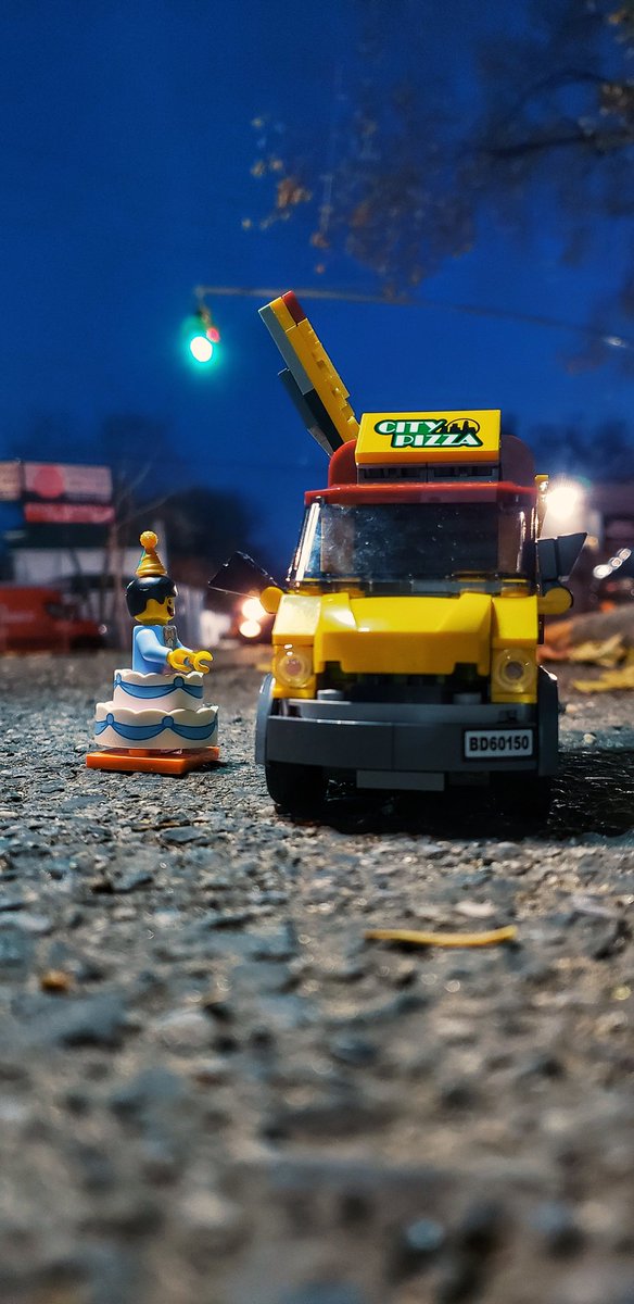 iamwaynegilbert's tweet photo. Birthday Slice... #FridayFeeling #pizza #Yummy_in_my_tummy #tasty #FridayMotivation #fun #LEGO #legominifigures #dualaperture #photography #Samsung #GalaxyNote9 #withGalaxy @SamsungMobileUS @Samsung837 https://t.co/D6LyaLeyNP