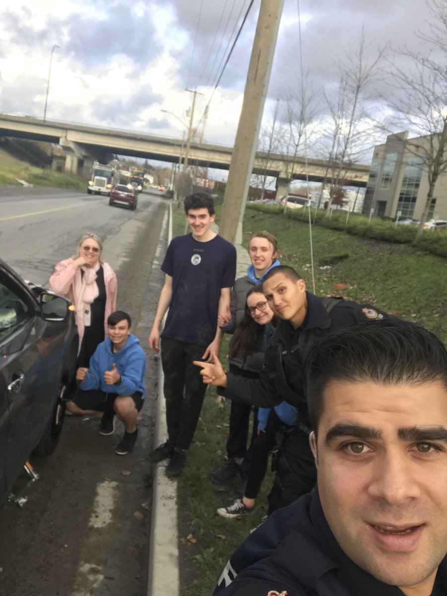 SgtTerryParmar's tweet photo. Just met @AidanTaylr  and his family with a flat tire.. couldn’t just drive by... so we helped change the flat tire! @VancouverPD https://t.co/GTInh5KwOf