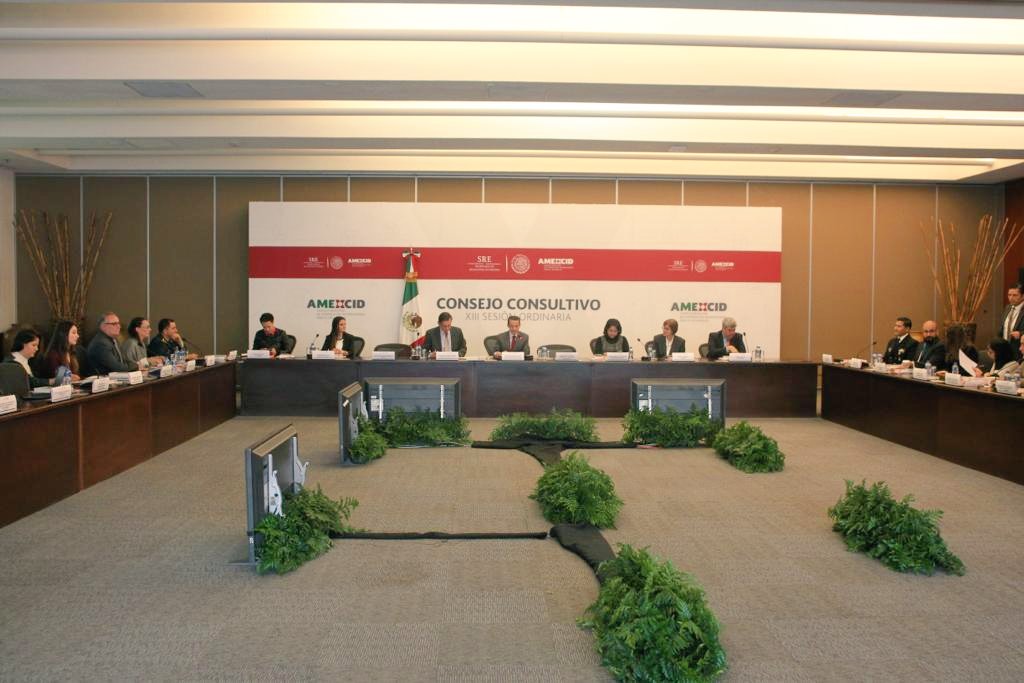 SRE_mx's tweet photo. Consejo Consultivo de la #AMEXCID hace un balance sobre la política de cooperación internacional para el desarrollo. #Comunicado ✍🏻 https://t.co/yul3LVs16E https://t.co/2pPqzFYuOy