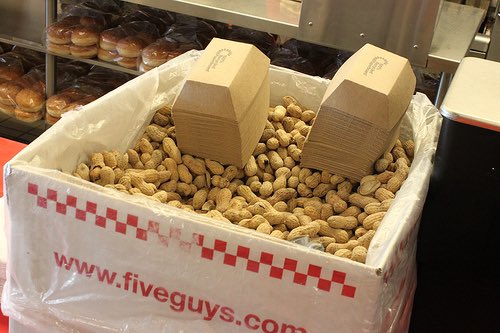 טוויטר \ themeparkreview בטוויטר: "I applaud @FiveGuys for having open  peanuts in their restaurants and putting a notice on the door. Why can't  @ShakeShack & @JohnnyRockets do this? Going to spend more