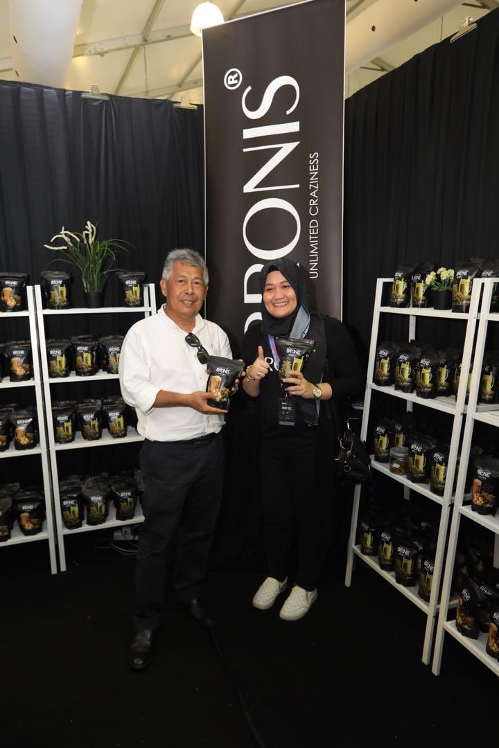 fouziali61's tweet photo. Saya sempat melawat beberapa PPK dan usahawan MADA yg terlibat dengan #MAHA2018 di dalam Agro Trade. Mereka semua ini sememangnya berani 👍🏻 saya kagum melihat usaha mereka memasarkan produk sambil menaikkan nama MADA. 

Semoga kita dipermudahkan &amp; dimurahkan rezeki. #madamabeles https://t.co/MmiXZBijlr