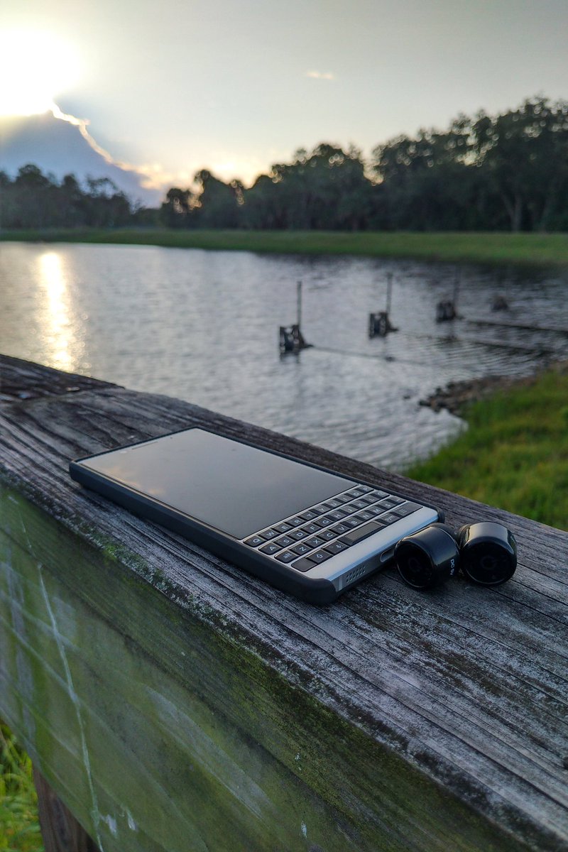 KevinGMullin1's tweet photo. A good morning with #BlackBerrykey2 at the park walking trails #android8oreo #shotonblackberry #nature and #Tech #bluetooth #teamblackberry https://t.co/xQHa3Sa9bo