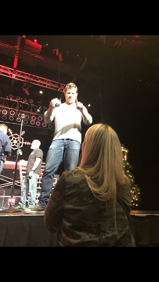 Hey <a href="/VanessaLachey/">Vanessa Lachey</a> the guys had a GREAT sound check. It was a pleasure to meet you <a href="/NickLachey/">Nick Lachey</a> #98christmasVIP