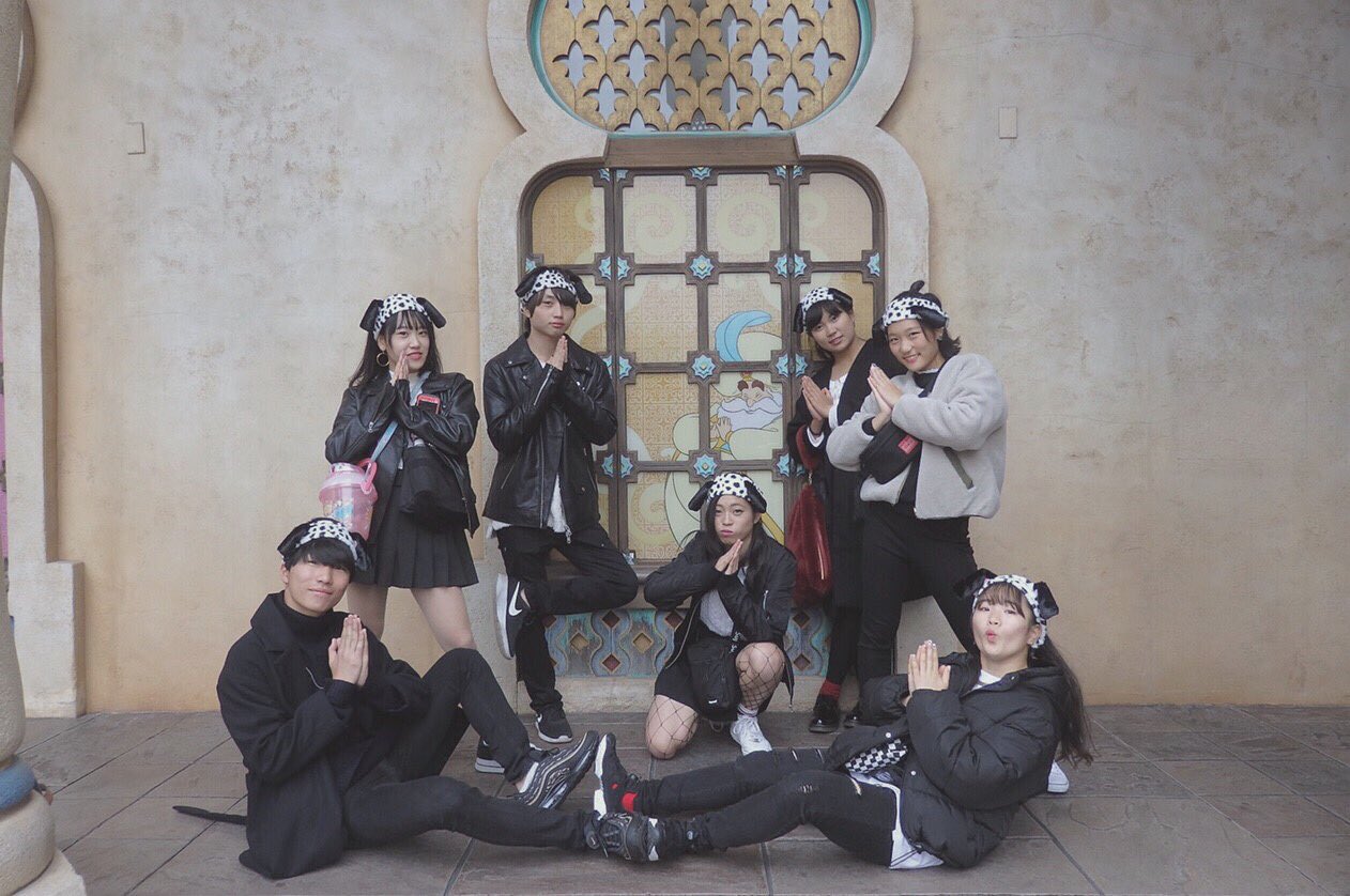 تويتر カトウ アイ على تويتر 11月22日 ダンス部3年 コーチ 卒業旅行disney 最高に楽しかった ミッキー 101匹わんちゃんコーデ ダンス部3年 コーチ愛 Disneysea T Co Sb2ca638kw