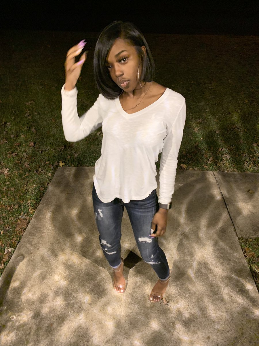 ajahsfinest's tweet photo. had to put my foot on a couple necks rq . 🤤🧚🏾‍♀️💍 #lastnightrecap https://t.co/3zVGox6S0L