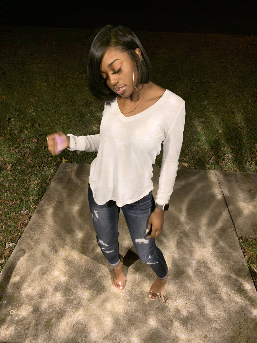 ajahsfinest's tweet photo. had to put my foot on a couple necks rq . 🤤🧚🏾‍♀️💍 #lastnightrecap https://t.co/3zVGox6S0L