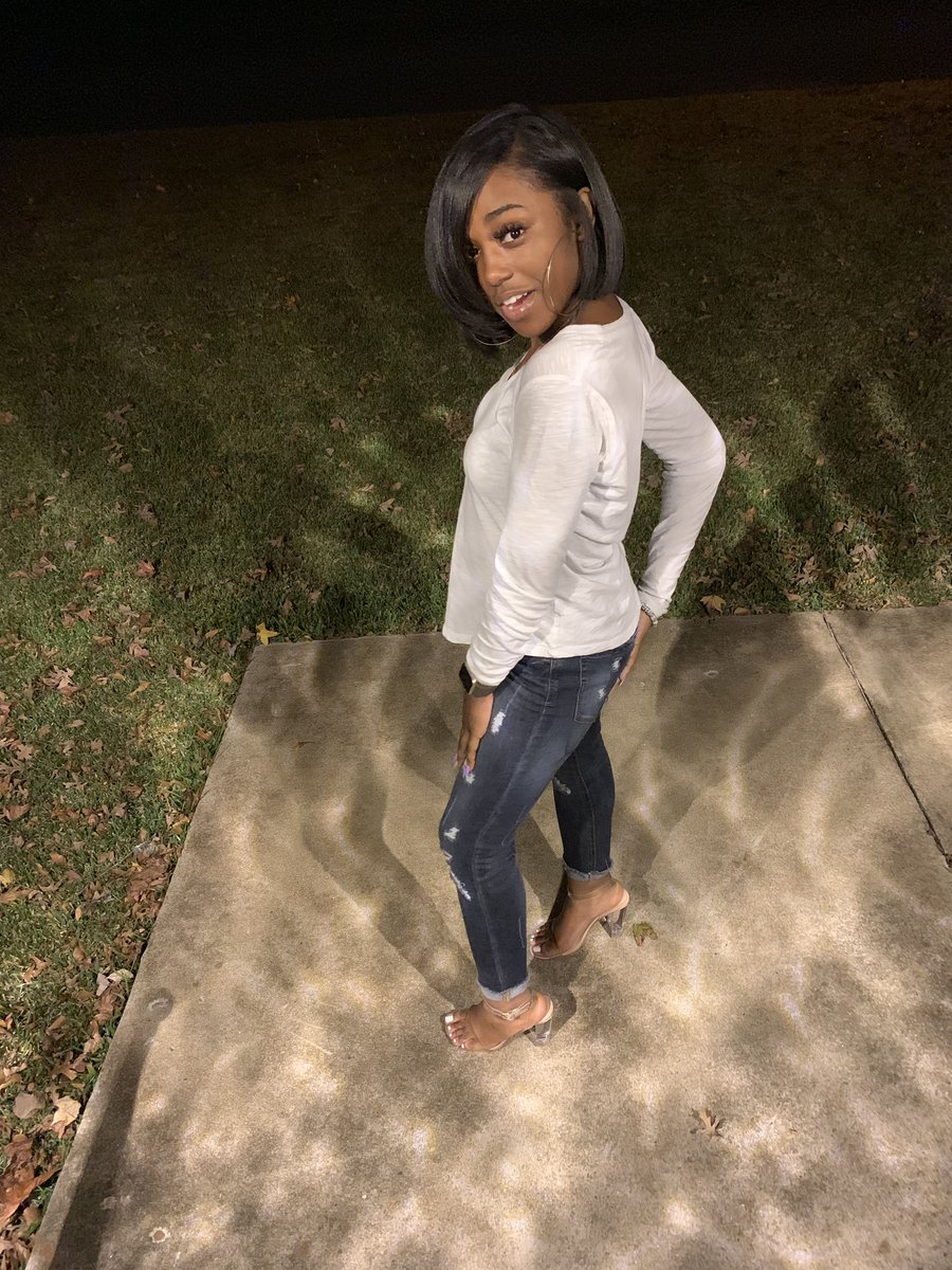 ajahsfinest's tweet photo. had to put my foot on a couple necks rq . 🤤🧚🏾‍♀️💍 #lastnightrecap https://t.co/3zVGox6S0L