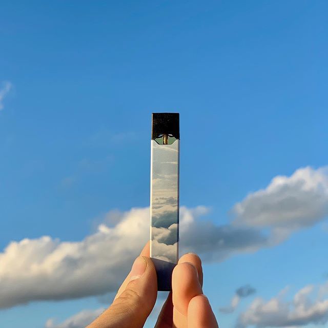 juulwraps's tweet photo. Buy one get one FREE ➕ a free CHARGER 🔌 BLACK FRIDAY 💣💣
LINK IN BIO 🔥🔥🔥😎 https://t.co/RAeJw9cuzH https://t.co/jdLDcIHgrs