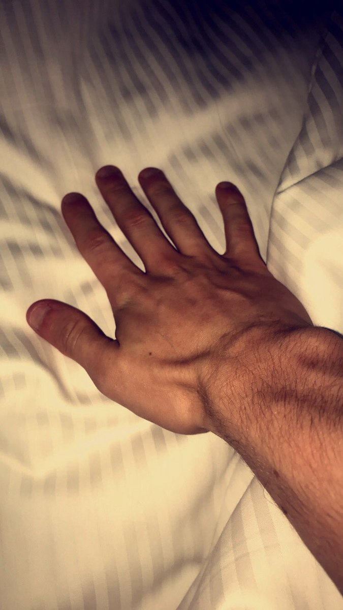 alphagymking's tweet photo. Veins or hands? https://t.co/js8fQQaUVa